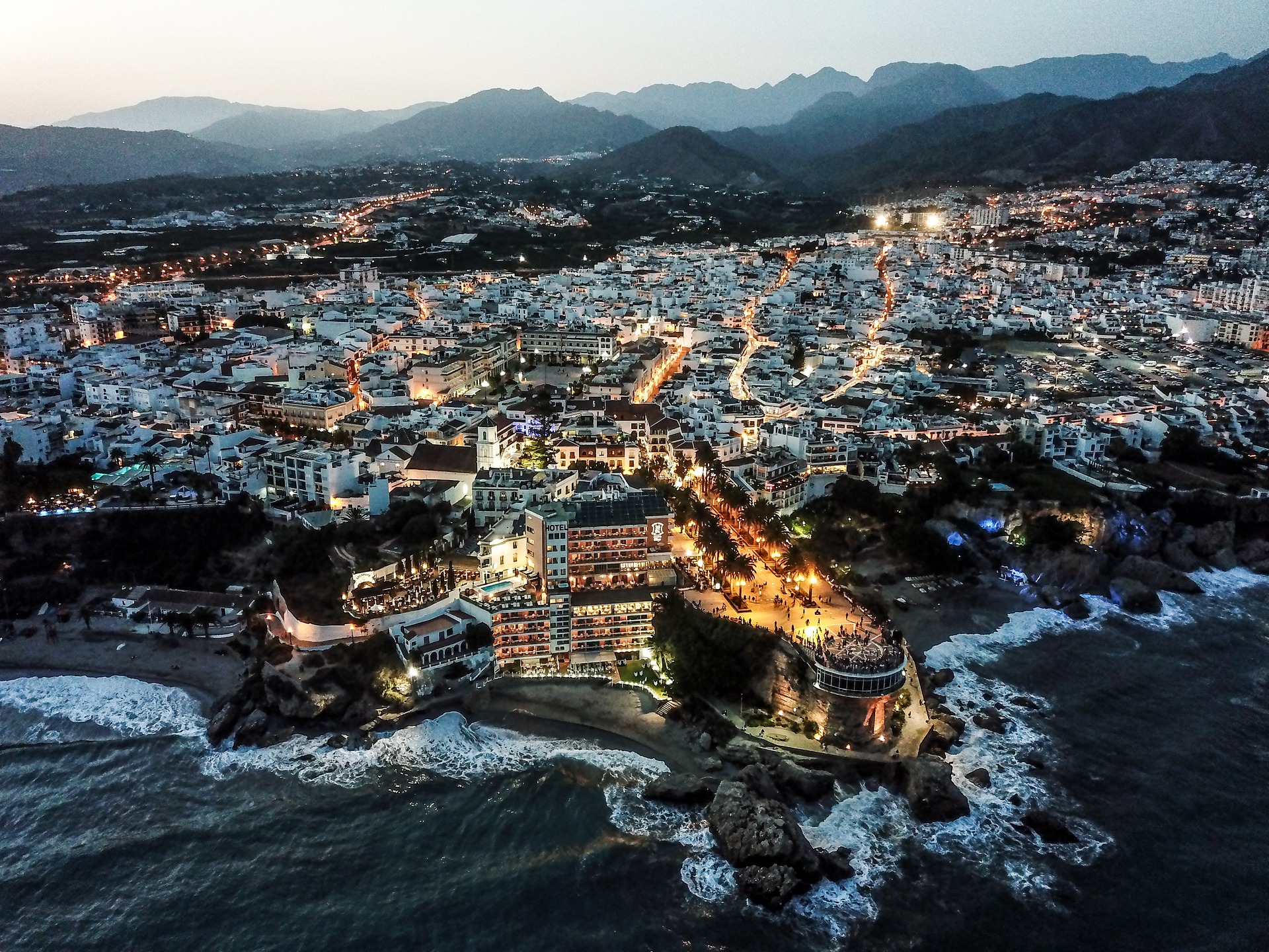 Read more about the article Nerja: A Coastal Paradise of Caves and Mediterranean Beauty